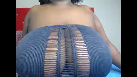 Snapshot of blackladyqx chatting on February 12, 10:59 pm blackladyqx online show from February 12, 10:59 pm