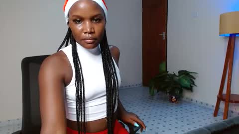 Snapshot of blackmellanin_ chatting on December 15, 11:34 am Smiley sylivia online show from December 15, 11:34 am