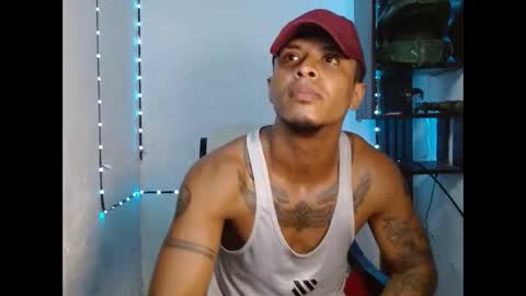 Snapshot of blackmen117uncs chatting on December 16, 2:27 am blackmen117uncs online show from December 16, 2:27 am