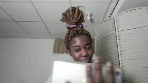 Snapshot of blackqueen888 chatting on March 5, 4:35 pm blackqueen888 online show from March 5, 4:35 pm