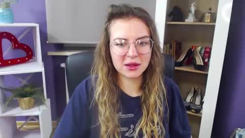 Z O E Y online show from February 3, 5:29 am