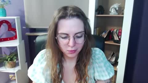 Z O E Y online show from February 25, 5:41 am