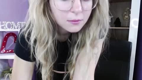 Z O E Y online show from October 23, 5:07 am