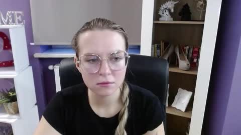 Z O E Y online show from November 13, 6:23 am