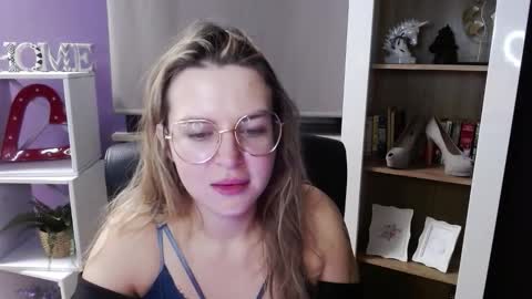 Z O E Y online show from November 24, 5:29 am