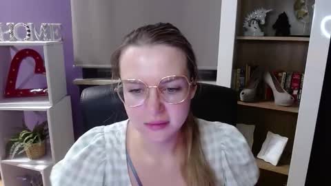 Z O E Y online show from November 28, 5:32 am