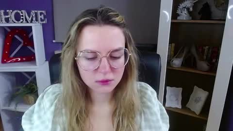 Z O E Y online show from January 12, 5:34 am