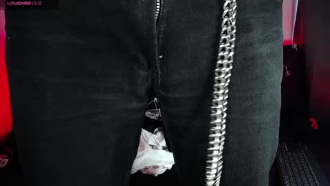 Snapshot of blackwolf_6 chatting on December 18, 7:19 pm Dave online show from December 18, 7:19 pm