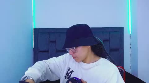 Snapshot of blade_sensual chatting on October 19, 8:26 am blade_sensual online show from October 19, 8:26 am