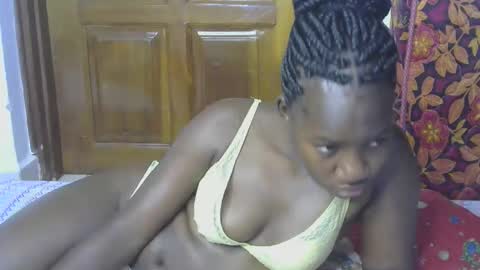 VIVIAN online show from October 17, 7:05 pm