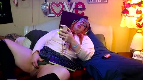 Snapshot of blakelytgirl chatting on February 15, 1:27 pm Blakely Morningstar online show from February 15, 1:27 pm