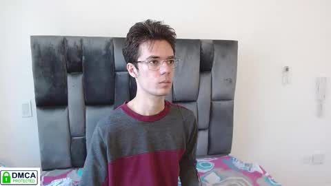 Snapshot of blakeshatter chatting on November 17, 1:17 pm blakeshatter online show from November 17, 1:17 pm