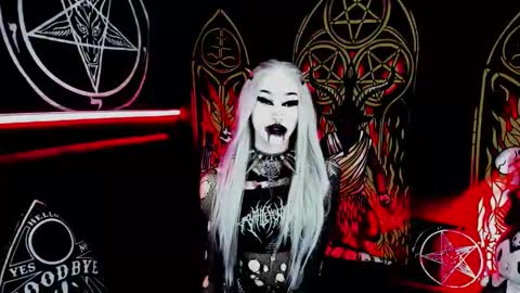 Snapshot of blasphemiangxrl chatting on December 19, 1:01 am online show from December 19, 1:01 am