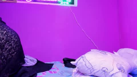 Snapshot of blazedpaux chatting on November 18, 4:28 am Pau online show from November 18, 4:28 am