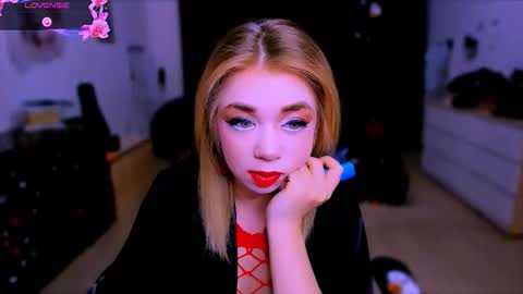 Snapshot of blinkofeyes chatting on November 11, 10:37 am Nicole online show from November 11, 10:37 am