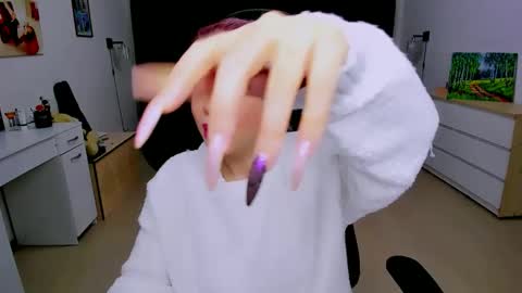 Nicole online show from December 17, 6:35 am