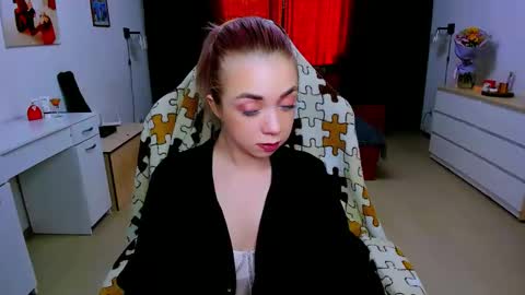 Nicole online show from February 5, 9:15 am