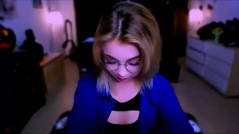 Nicole online show from October 30, 6:59 am