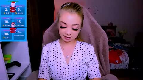 Nicole online show from December 15, 1:59 pm