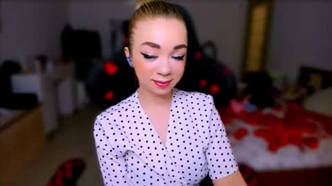 Nicole online show from March 6, 4:53 am