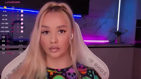 Lana online show from October 6, 8:45 am