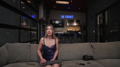 blondefoxsilverfox online show from February 13, 4:58 pm