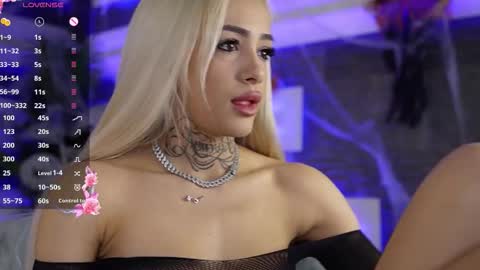 Snapshot of blondie_muller chatting on October 29, 9:05 pm blondie_muller online show from October 29, 9:05 pm