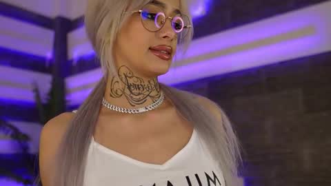 Snapshot of blondie_muller chatting on November 24, 8:52 pm blondie_muller online show from November 24, 8:52 pm