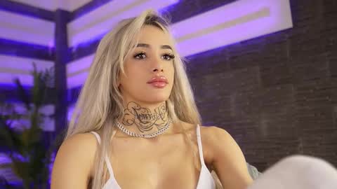 Snapshot of blondie_muller chatting on December 18, 8:59 pm blondie_muller online show from December 18, 8:59 pm