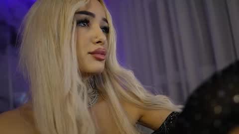 Snapshot of blondie_muller chatting on February 9, 8:57 pm blondie_muller online show from February 9, 8:57 pm