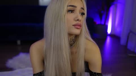 Snapshot of blondie_muller chatting on February 18, 9:22 pm blondie_muller online show from February 18, 9:22 pm