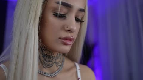 Snapshot of blondie_muller chatting on February 25, 8:51 pm blondie_muller online show from February 25, 8:51 pm