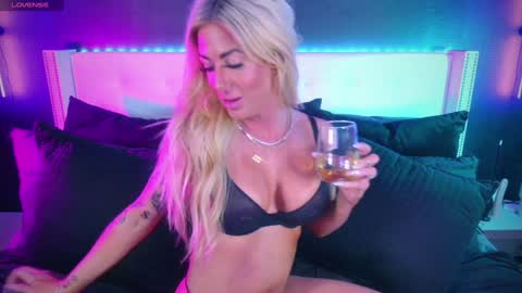 Snapshot of blondiluvsanal chatting on January 13, 3:45 am Blondi online show from January 13, 3:45 am