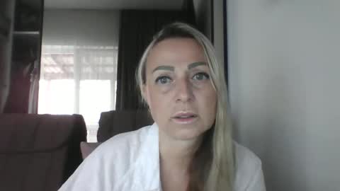 Snapshot of blondkitti chatting on September 20, 8:59 am Iren online show from September 20, 8:59 am