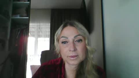 Snapshot of blondkitti chatting on November 1, 8:27 am Iren online show from November 1, 8:27 am