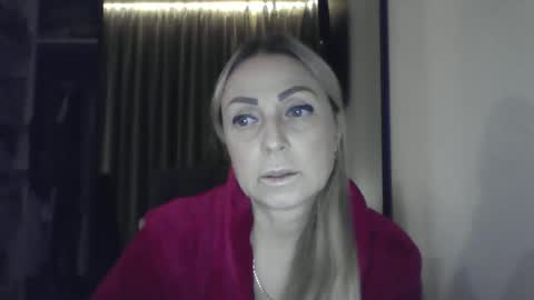 Snapshot of blondkitti chatting on November 6, 3:02 pm Iren online show from November 6, 3:02 pm