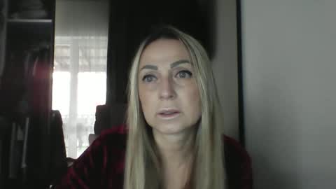 Snapshot of blondkitti chatting on November 14, 8:57 am Iren online show from November 14, 8:57 am