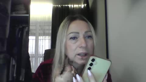 Snapshot of blondkitti chatting on November 15, 9:28 am Iren online show from November 15, 9:28 am