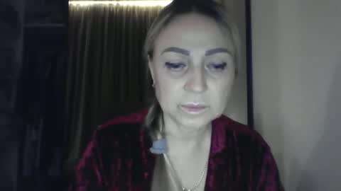 Snapshot of blondkitti chatting on November 18, 7:29 pm Iren online show from November 18, 7:29 pm