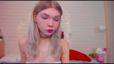 Snapshot of blondy_fina chatting on February 3, 4:32 am blondy_fina online show from February 3, 4:32 am