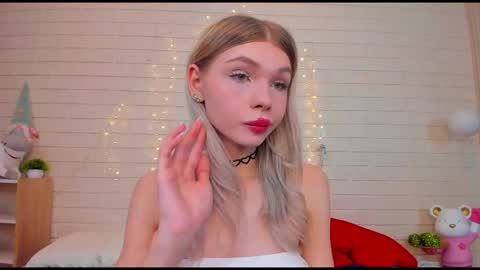 Snapshot of blondy_fina chatting on February 3, 6:40 am blondy_fina online show from February 3, 6:40 am