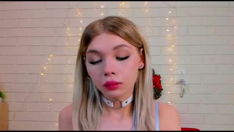 Snapshot of blondy_fina chatting on February 7, 5:11 am blondy_fina online show from February 7, 5:11 am