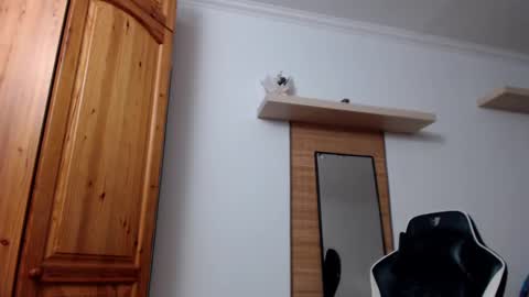 Snapshot of blondyelena chatting on December 28, 2:53 pm blondyelena online show from December 28, 2:53 pm
