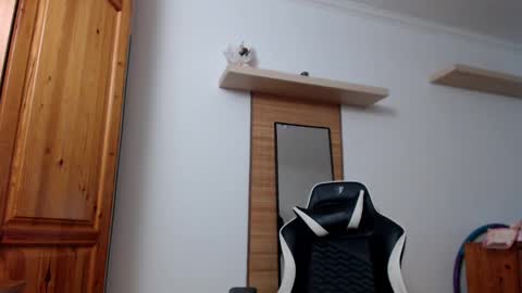 Snapshot of blondyelena chatting on December 30, 8:21 am blondyelena online show from December 30, 8:21 am