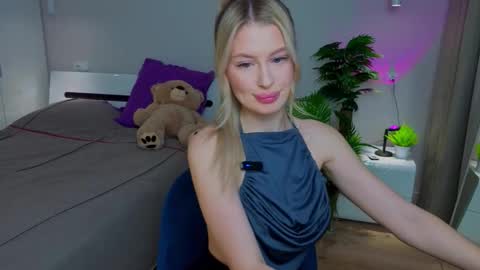 blondysworld online show from November 28, 5:32 am