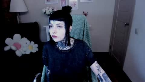 Snapshot of blood__mary chatting on April 23, 10:25 am Mary online show from April 23, 10:25 am