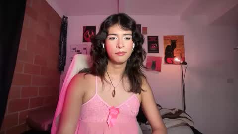 Bella Bloom ts online show from March 17, 2:05 am