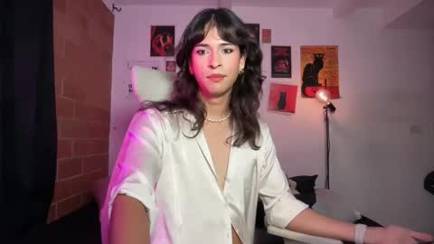 Bella Bloom ts online show from May 1, 2:16 am