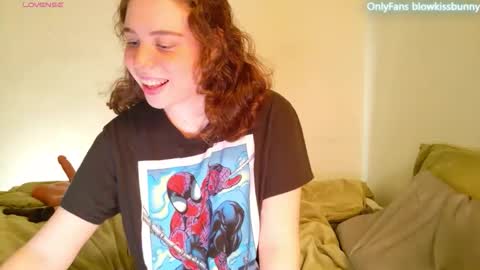 Blow Kiss Bunny online show from April 12, 4:06 am