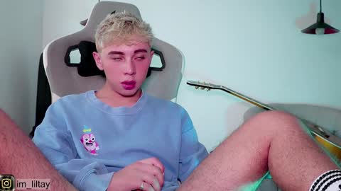 Snapshot of blue_boy_1 chatting on December 1, 4:29 pm TAY online show from December 1, 4:29 pm